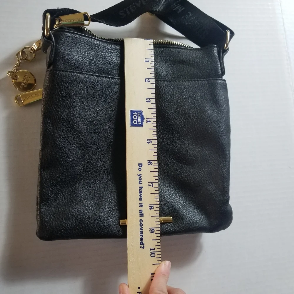 STEVE MADDEN CROSSBODY PURSE BLACK AND GOLD MULTI POCKETS